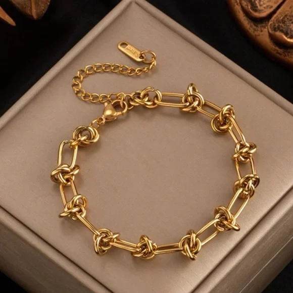 ANOUSHA STATEMENT BRACELET - Picture 2 of 3